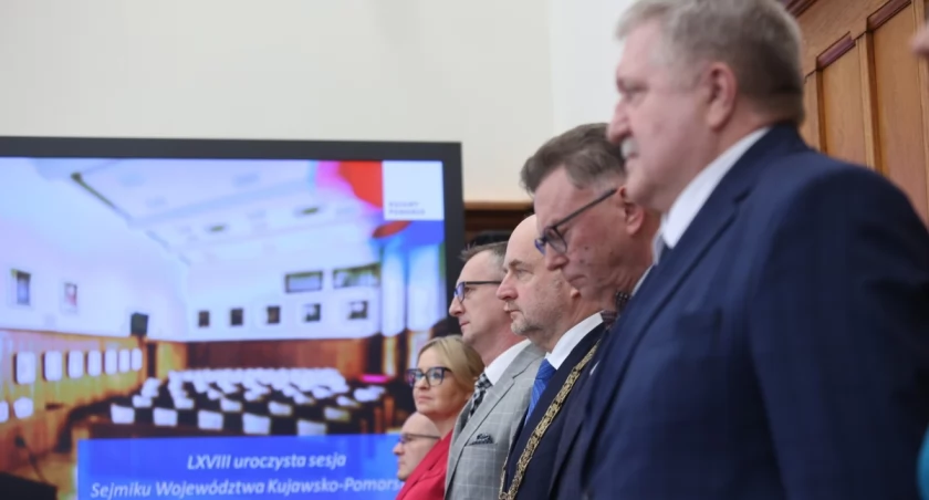 Kończąca VI kadencję samorządu województwa uroczysta sesja sejmiku, fot. Mikołaj Kuras dla UMWKP