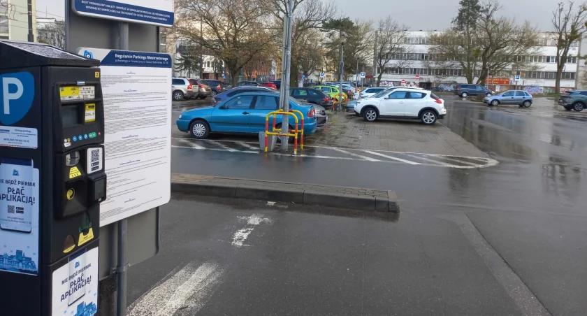Parkomat przy parkingu przed Targowiskiem Miejskim, fot. ototorun.pl