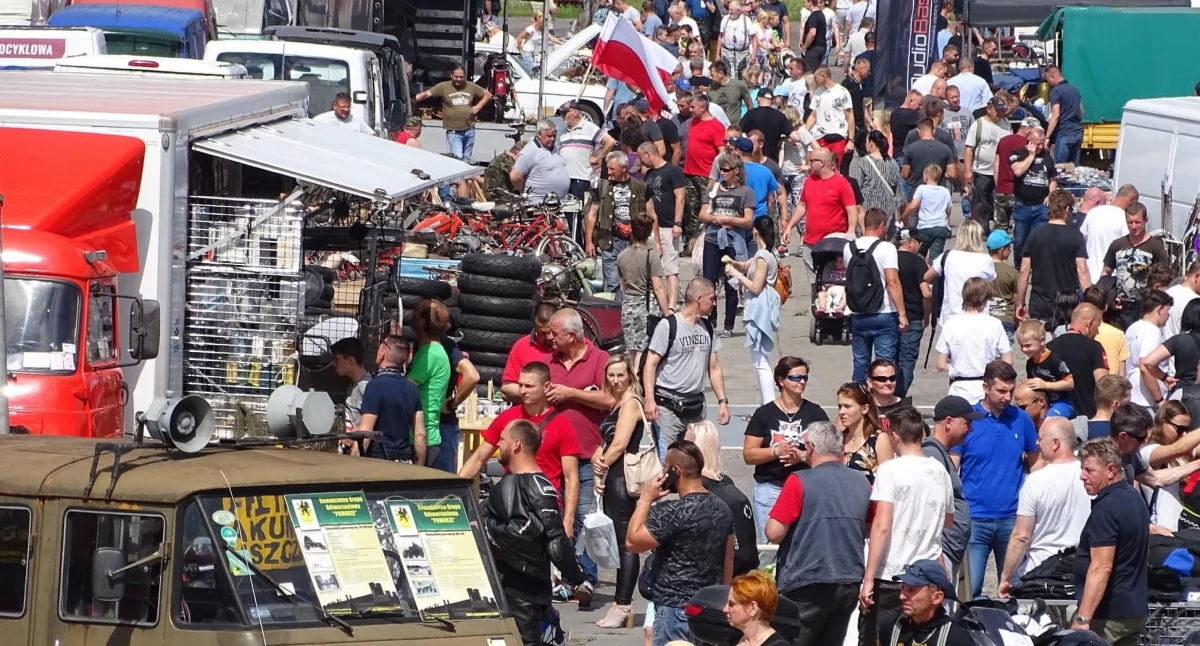 Tłumy podczas Motobazaru w Toruniu, fot. Motobazar