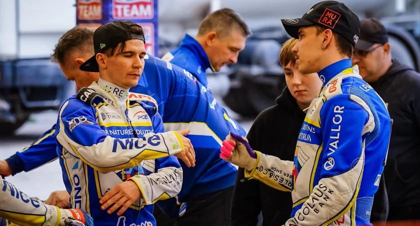 Patryk Dudek (z lewej) i Krzysztof Lewandowski. Fot. Wojciech Strecker / Klub Sportowy Toruń