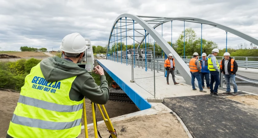 Próbne obciążenie wiaduktu w Terespolu Pomorskim, fot. Tomasz Czachorowski/eventphoto.com.pl dla UMWKP