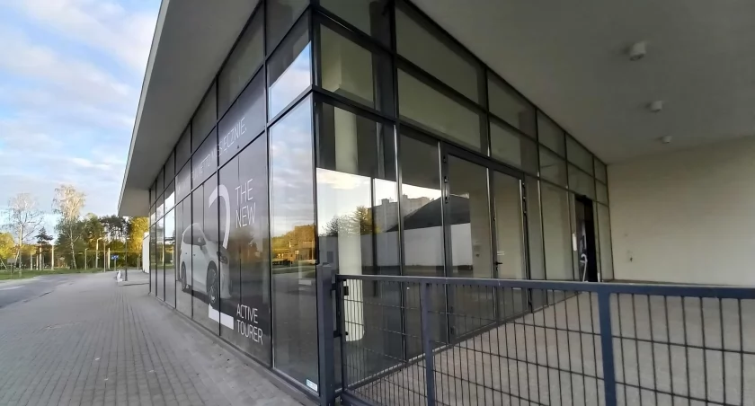 Salon samochodowy przy ul. Olimpijskiej w Toruniu, fot. ototorun.pl