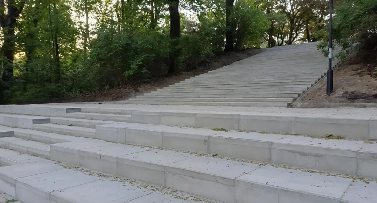 Schody w Parku na Bydgoskim Przedmieściu, fot. UM Toruń