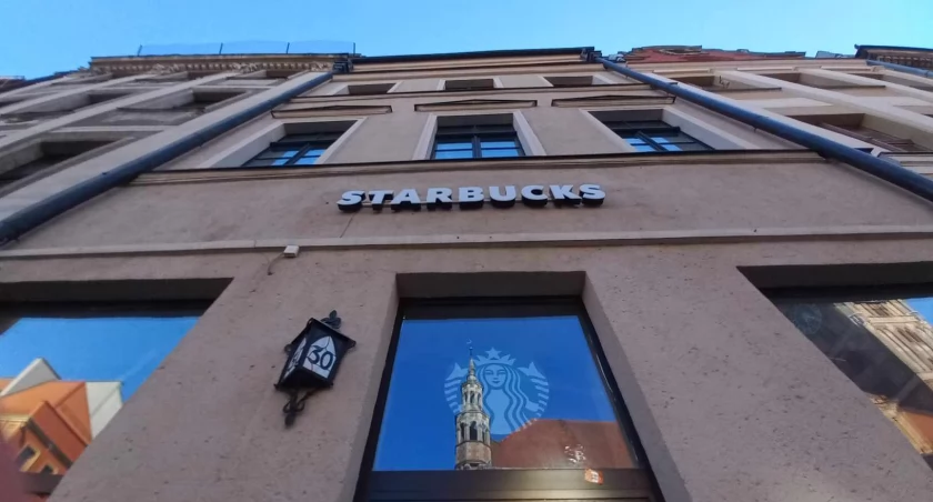 Starbucks przy ul. Rynek Staromiejski 30, fot. ototorun.pl