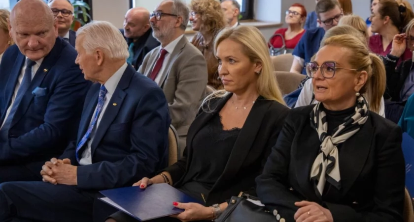 Justyna Wileńska (druga od prawej) nie jest już dyrektorem Szpitala Miejskiego w Toruniu, fot. UM Toruń / torun.pl