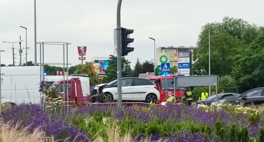 Wypadek na skrzyżowaniu ul. Grudziądzkiej z Trasą Średnicową, fot. Krzysztof Baran