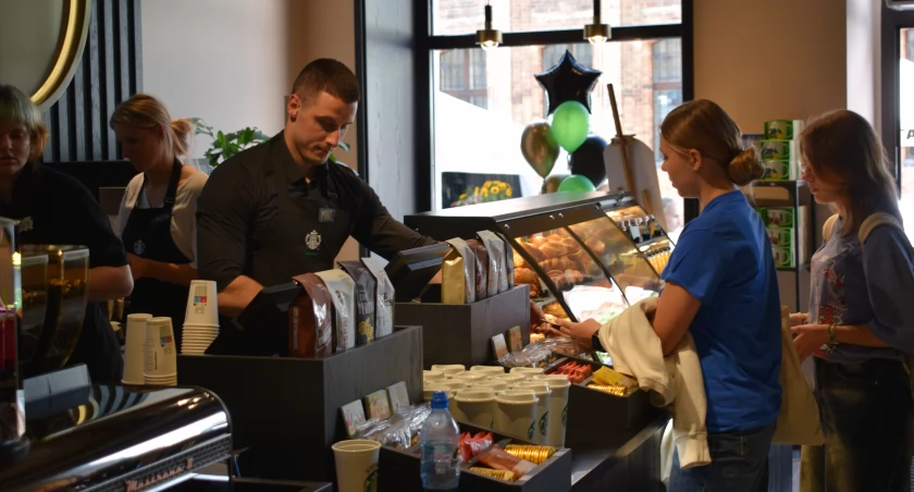 Starbucks przy ul. Rynek Staromiejski 30, fot. Bartosz Fryckowski / ototorun.pl