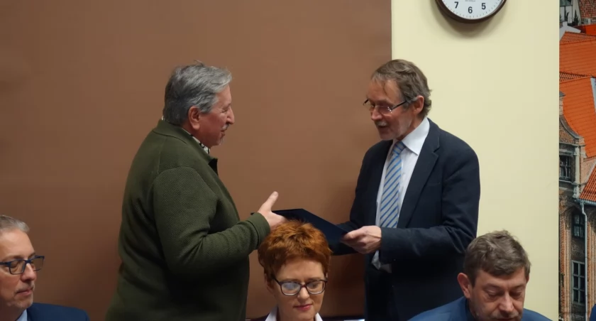 Sambor Gawiński (stoi z prawej), fot. Wojewódzki Urząd Ochrony Zabytków w Toruniu