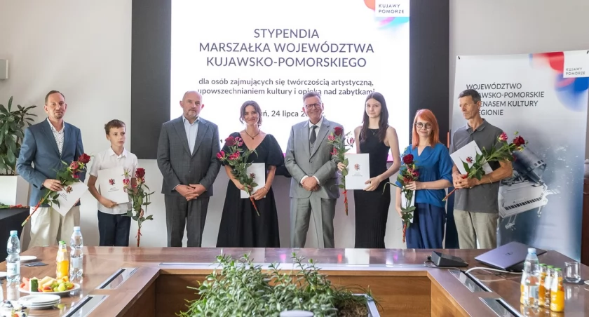 Wręczenie stypendiów artystycznych, fot. Szymon Zdziebło/tarantoga.pl dla UMWKP