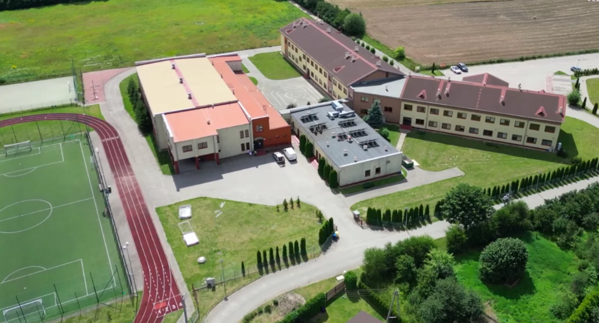 Szkoła Podstawowa w Turznie, fot. screen z materiału wideo