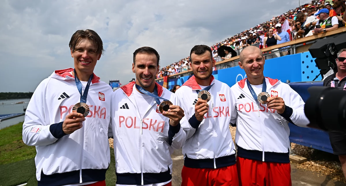 Mirosław Ziętarski (pierwszy od prawej) z medalem Igrzysk Olimpijskich w Paryżu