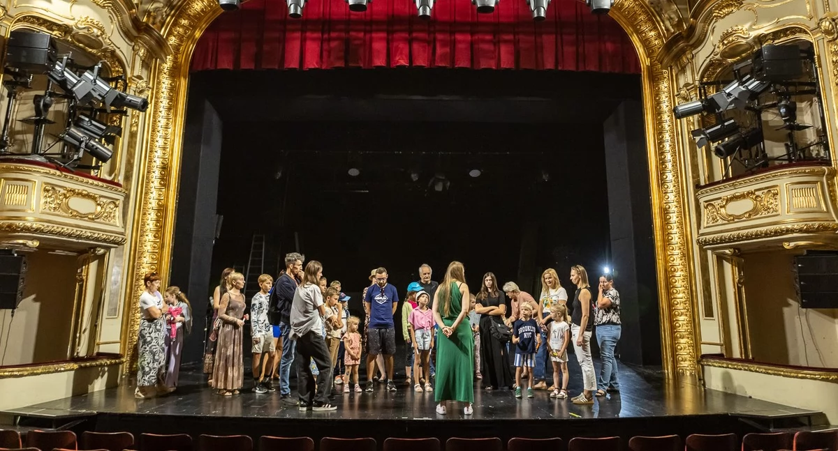 Zwiedzanie Teatru Horzycy fot. Szymon Zdziebło/tarantoga.pl dla UMWKP