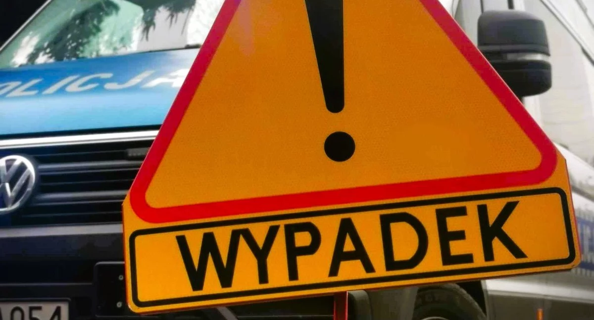 Wypadki, Dachowanie Toruniu Kierowca stracił panowanie pojazdem - zdjęcie, fotografia