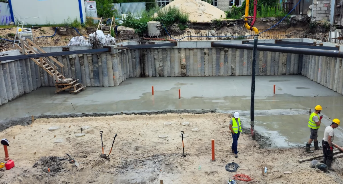 Budowa Apartamentów Chełmińska 82 na terenie po pubie Konmark w Toruniu, fot. Urbański Budownictwo