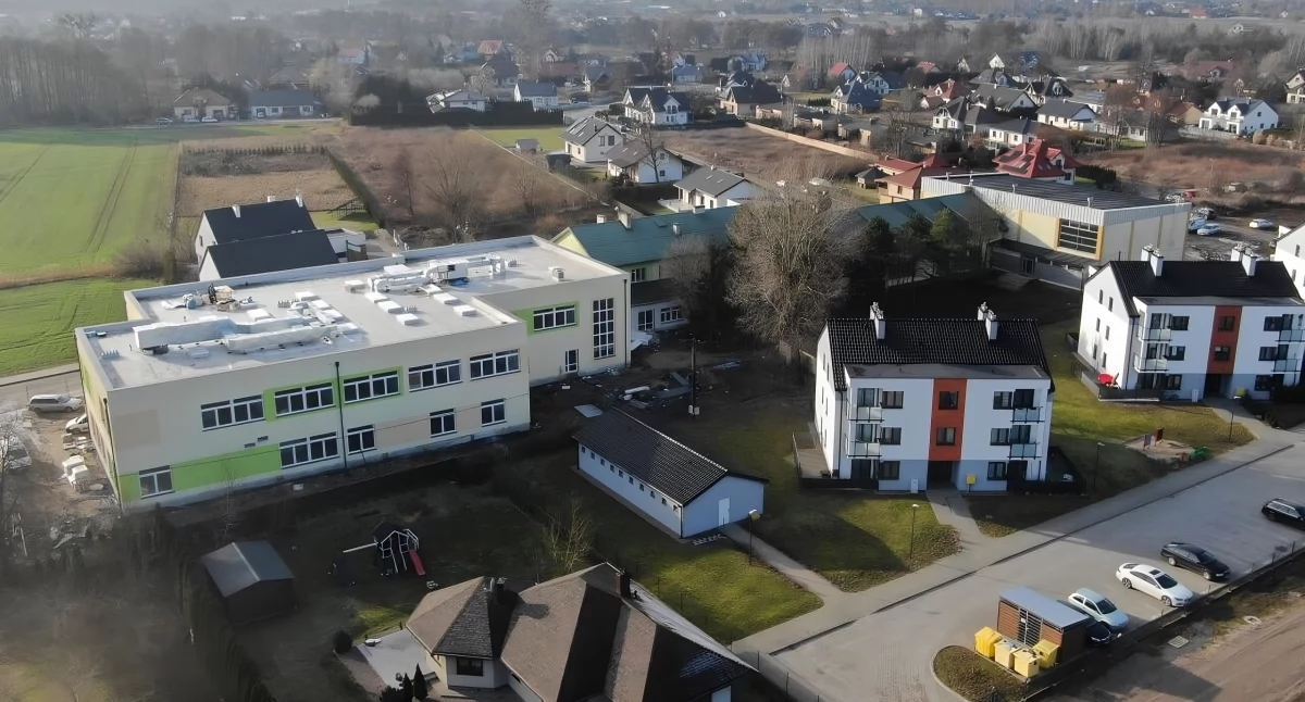 Szkoła w Brzozówce pod Toruniem po rozbudowie, fot. UG Obrowo