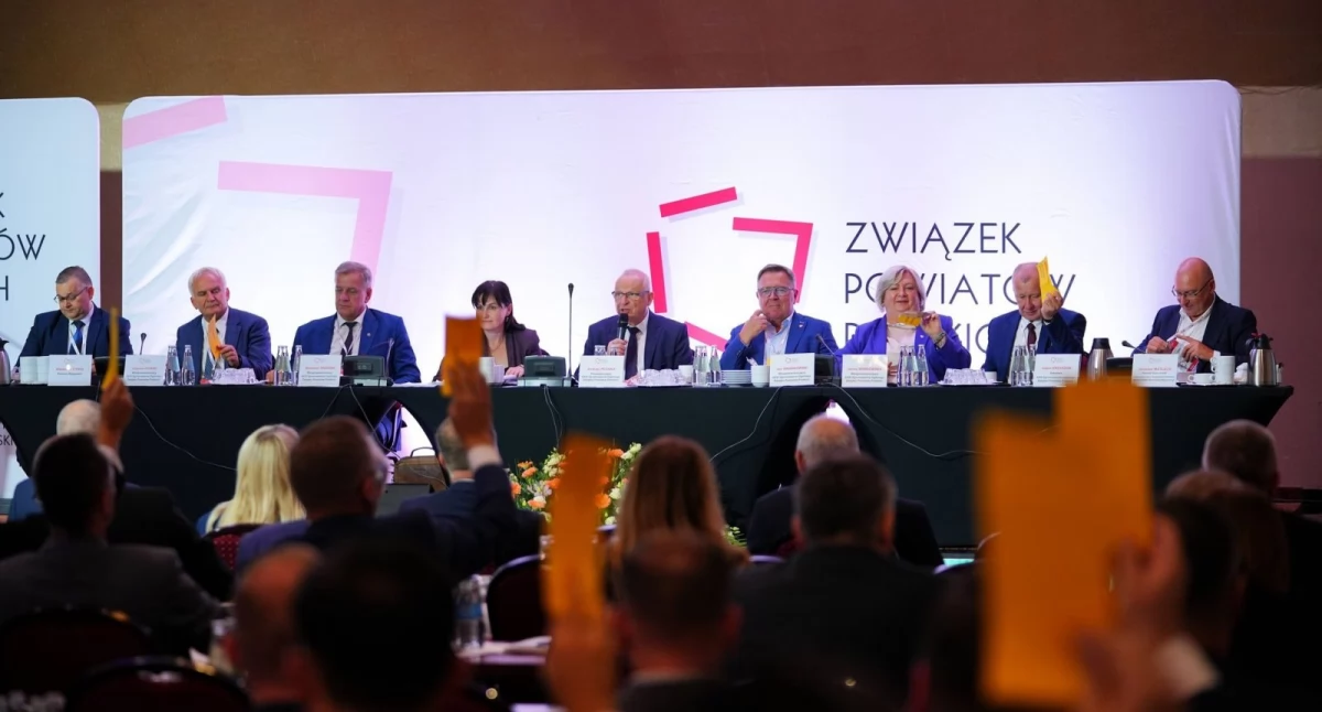 Nowy zarząd Związku Powiatów Polskich, fot. ZPP