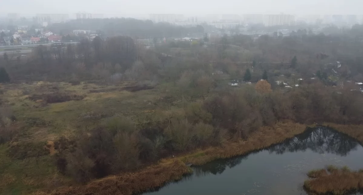 Teren, na którym planowana jest budowa SKY CT - pierwszego drapacza chmur w Toruniu, fot. Bartosz Fryckowski