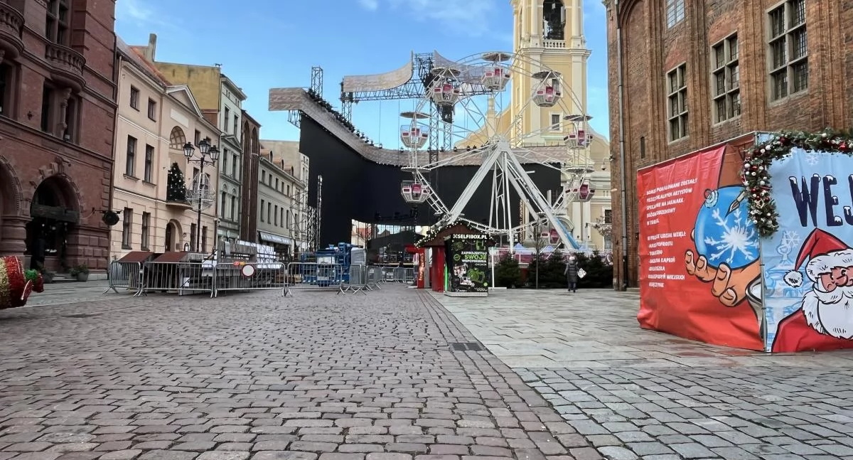 Sylwestrowa scena na Rynku Staromiejskim w Toruniu, fot. Bartosz Fryckowski / ototorun.pl