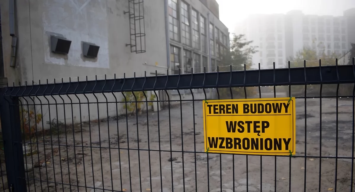 Zabudowania zakładu Metron i biurowiec przy ul. Targowej w Toruniu, fot. Bartosz Fryckowski / ototorun.pl 