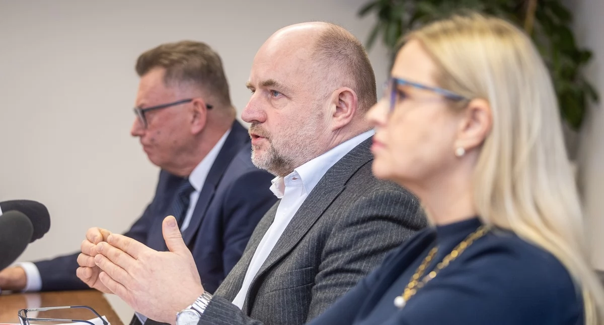 Budżet 2025, konferencja prasowa marszałka Piotra Całbeckiego i zarządu województwa, fot. Szymon Zdziebło/tarantoga dla UMWKP
