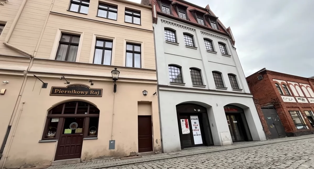 Kaminica przy ul. Strumykowej 3 w Toruniu, fot. Bartosz Fryckowski / ototorun.pl oraz Milenium Inwestycje