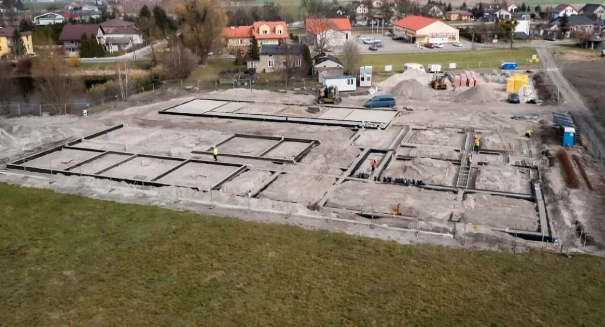 Budowa kompleksu żłobkowo-przedszkolnego w Obrowie pod Toruniem, fot. Łukasz Piecyk / UG Obrowo