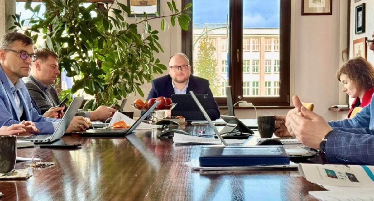 Prezydent Torunia Paweł Gulewski w trakcie kolegium prezydenckiego, fot. UM Toruń