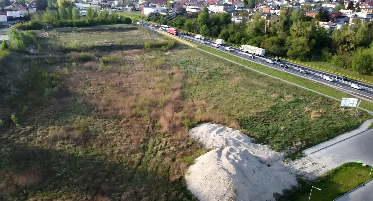 W tym miejscu ma powstać nowy park handlowy pod Toruniem, fot. Bartosz Fryckowski / ototorun.pl
