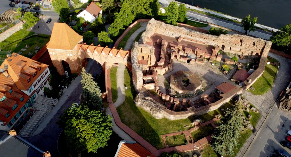 Ruiny Zamku Krzyżackiego oraz Zamku Dybowskiego, fot. Bartosz Fryckowski /ototorun.pl