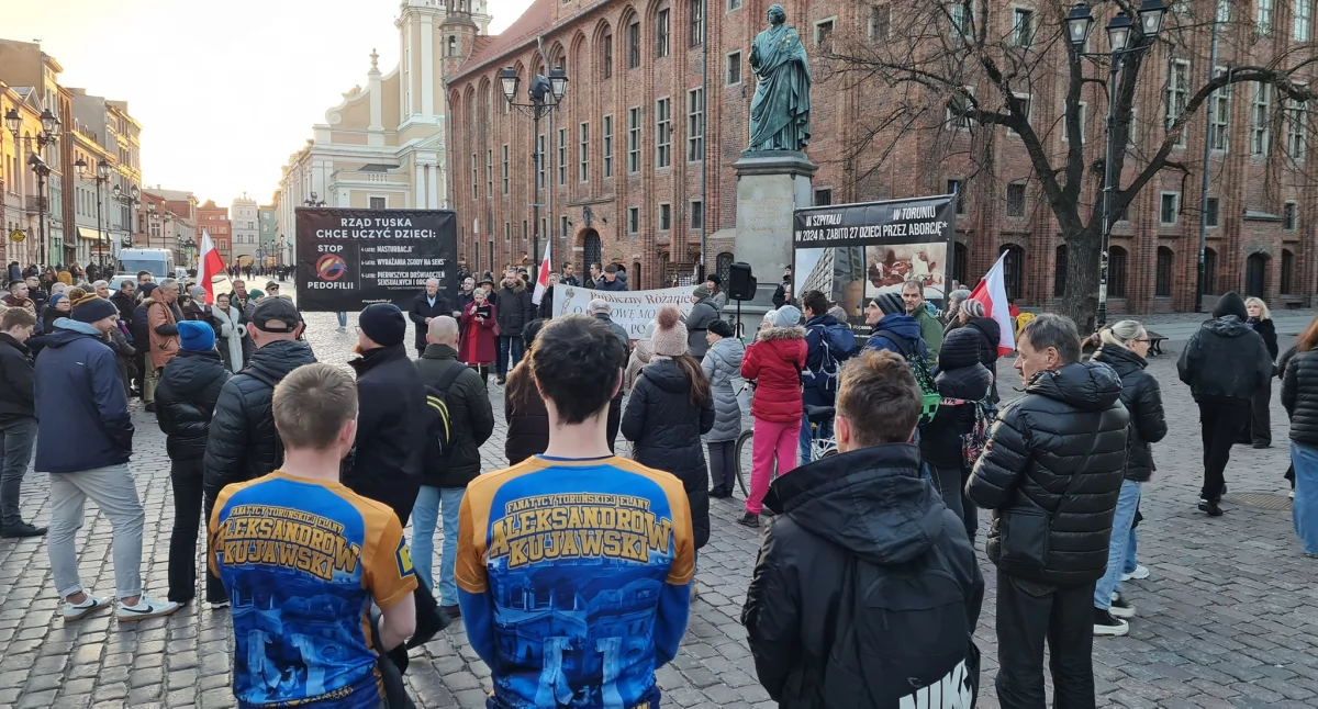Publiczny Różaniec bez prezentowania zdjęć martwych płodów w Toruniu, fot. facebook.com/PatriotycznyTorun