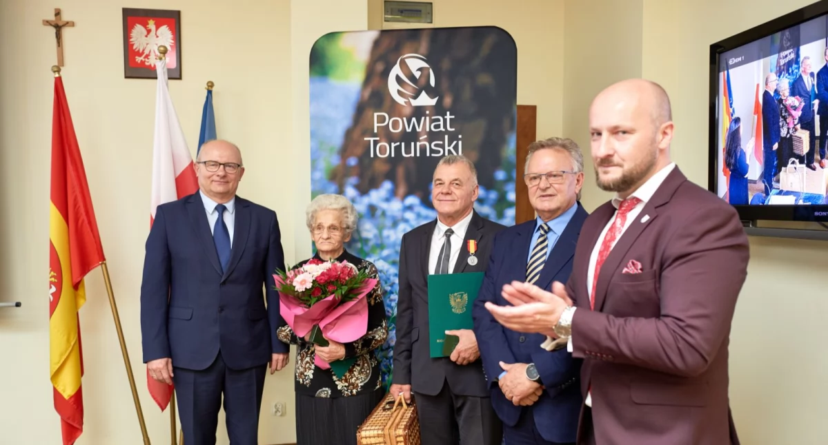 Wręczenie nagród za zasługi dla Powiatu Toruńskiego Fot. Olek Urbański / Starostwo Powiatowe w Toruniu