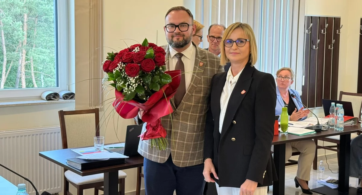 Wójt Marcin Swaczyna po uzyskaniu wotum zaufania, fot. UG Zławieś Wielka