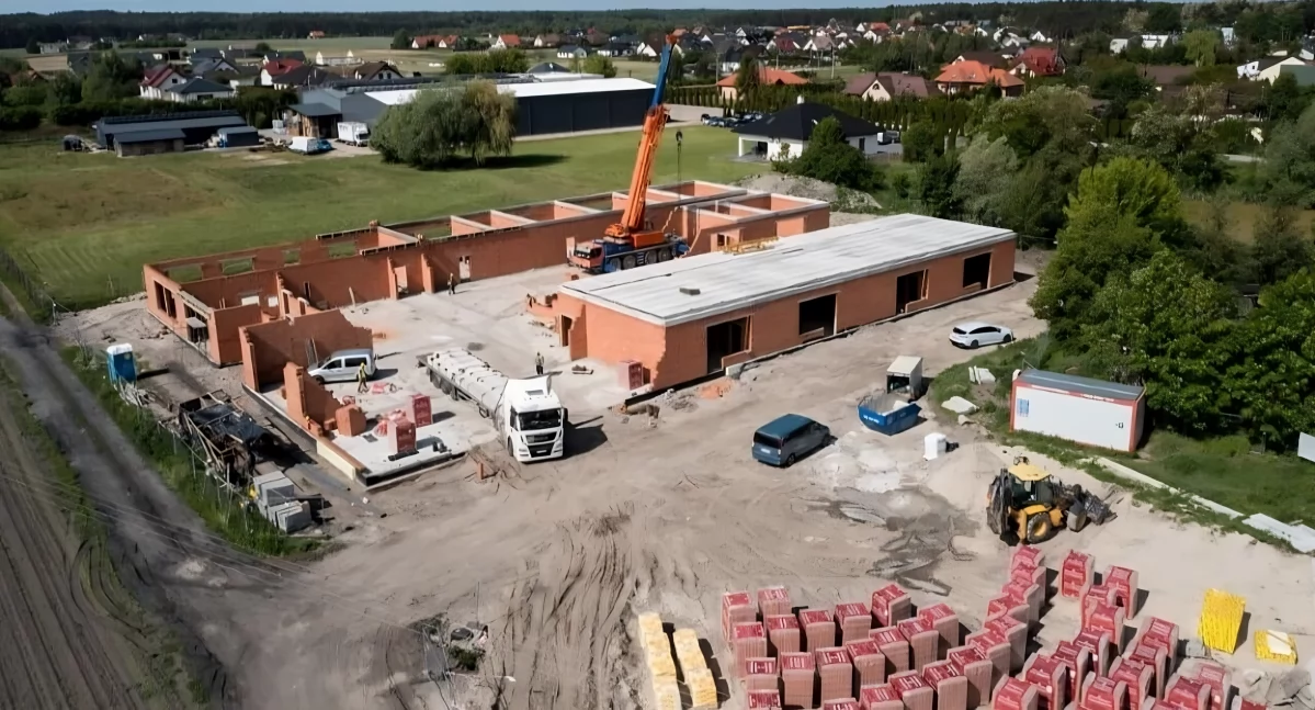 Budowa kompleksu żłobkowo-przedszkolnego w Obrowie pod Toruniem, fot. Łukasz Piecyk / UG Obrowo