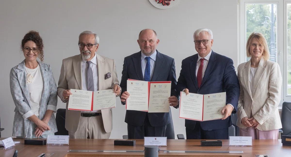 Podpisanie porozumienia na rzecz utworzenia Międzynarodowego Instytutu Polskiej Akademii Nauk, fot. Mikołaj Kuras dla UMWKP