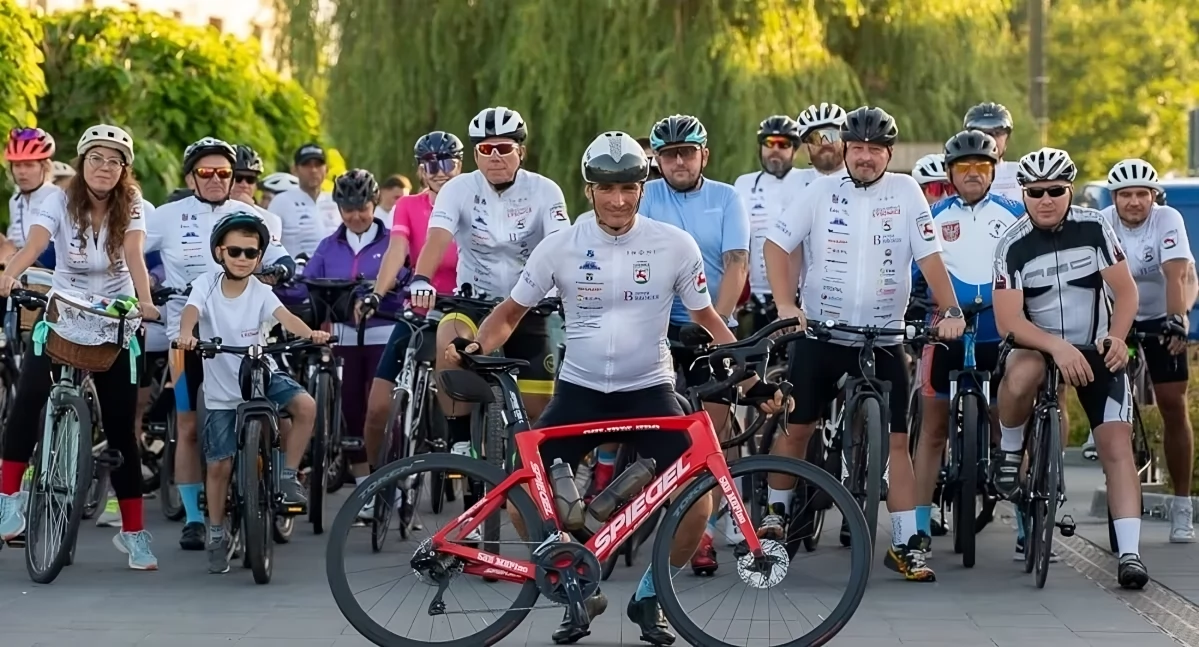 Rekordzista Jacek Kwiatkowski i Rowerowe Łysomice podczas 
