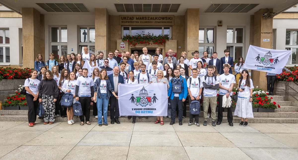Spotkanie z młodzieżą, która weźmie udział w Jubileuszu Młodych w Rzymie, fot. Szymon Zdziebło/tarantoga.pl dla UMWKP