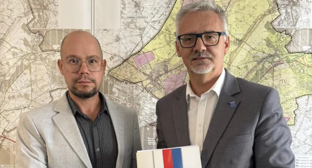Podpisanie umowę na realizację kanalizacji sanitarnej w Grabowcu, fot. UG Lubicz
