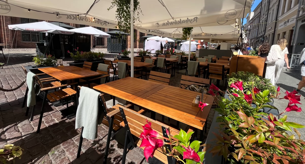 Ogródek restauracji Rybakówka, fot. Bartosz Fryckowski / ototorun.pl