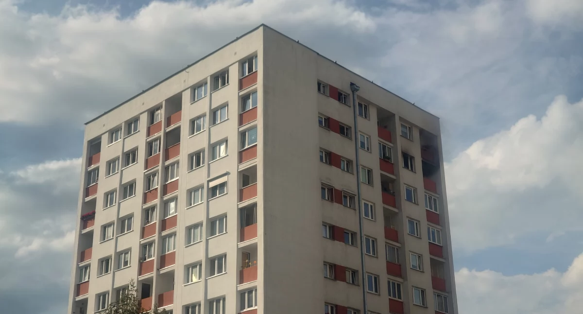 Pożar w wieżowcu w Toruniu. Ewakuowano blisko 70 osób