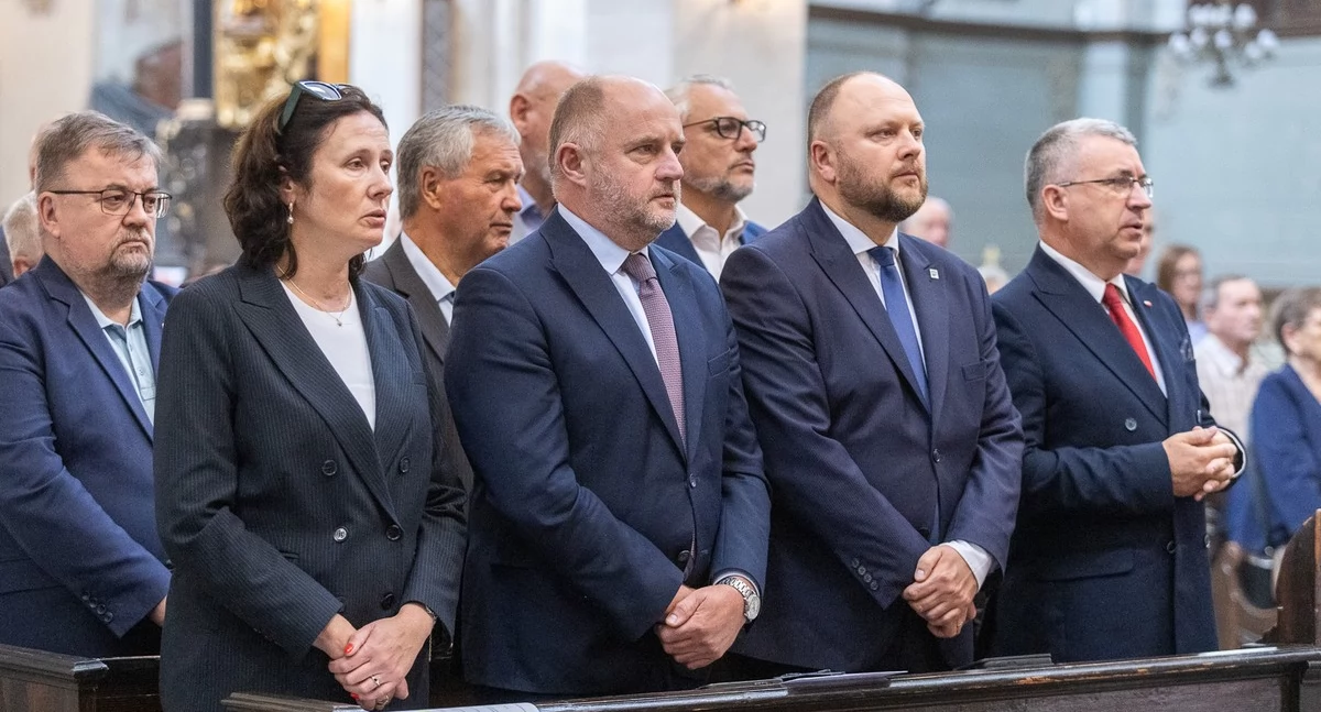 Jubileuszowe spotkanie samorządowców i parlamentarzystów, fot. Szymon Zdziebło/tarantoga.pl dla UMWKP