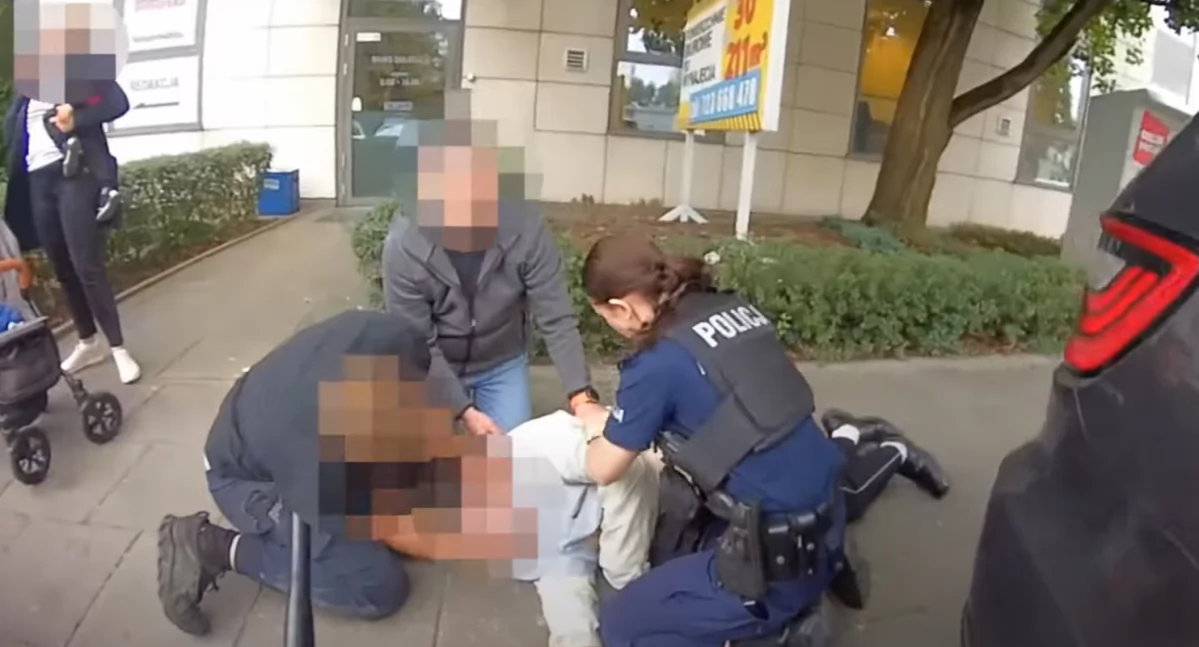 Dramat na ulicy w Toruniu. Na oczach przechodniów ratowano życie mężczyzny