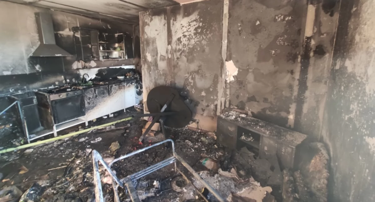 Nocny pożar mieszkania w Toruniu. Dwie osoby skoczyły z balkonu