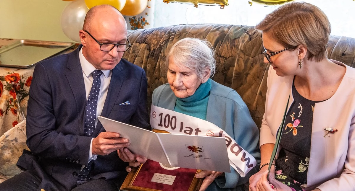 Wręczenie medalu Unitas Durat Jadwidze Lutostańskiej, fot. Andrzej Goiński/UMWKP