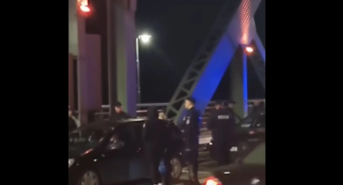 Spektakularna akcja na moście w Toruniu. Kryminalni zatrzymali kolumnę samochodów