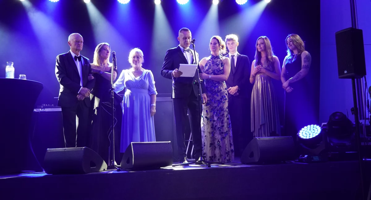 Rodzinna firma świętowała 40-lecie w hotelu w Toruniu. Na imprezie zaśpiewał Stachursky