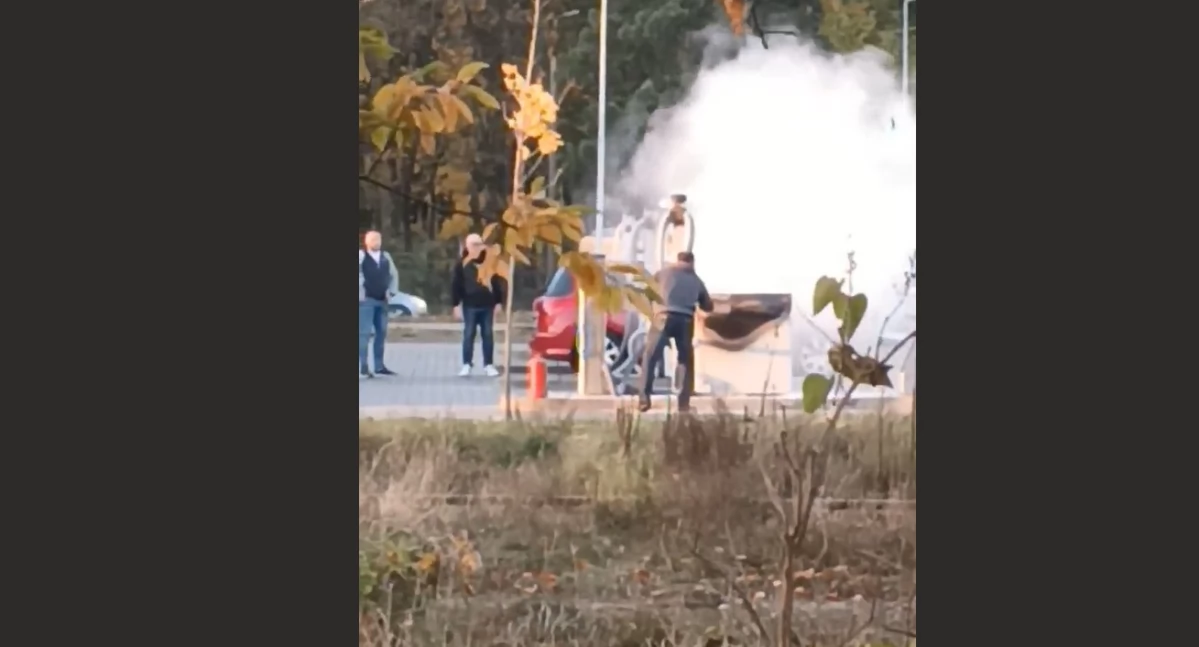 Niecodzienny pożar w Toruniu. Nad myjnią unosiły się kłęby dymu