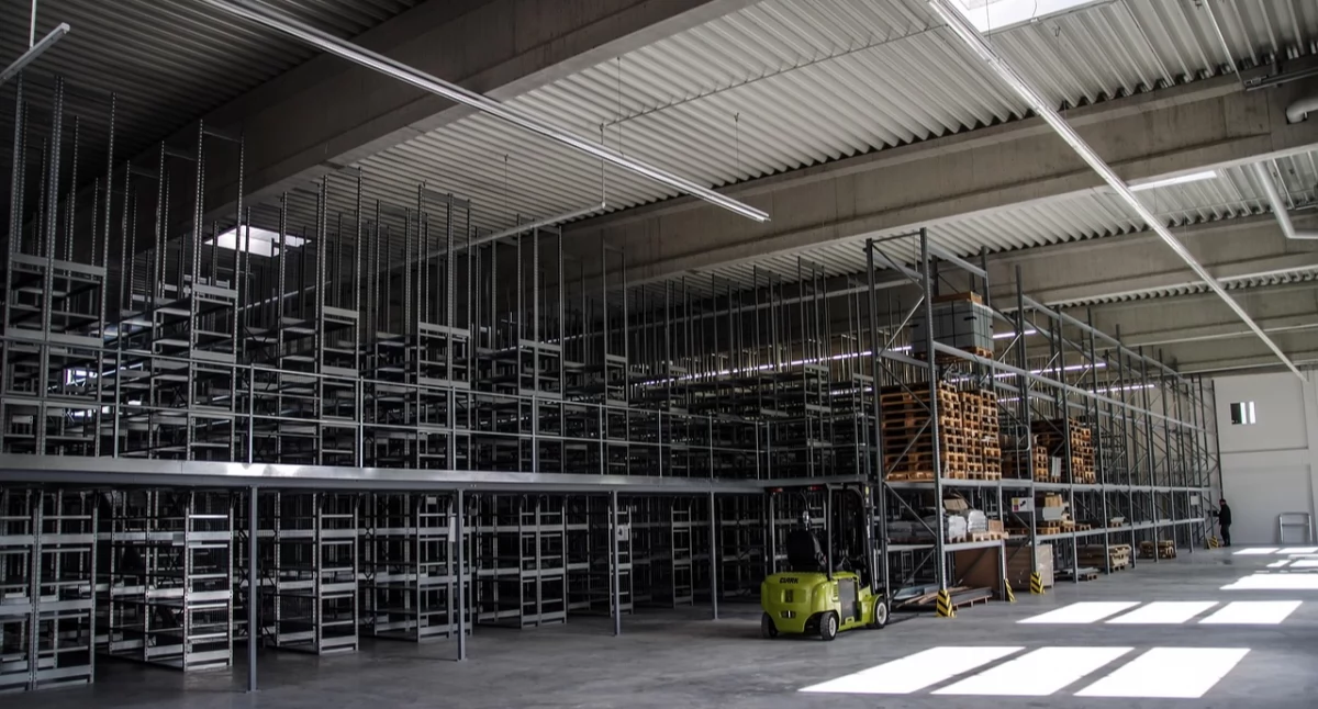 Ciekawostki, błędów organizacji magazynu które rozwiążesz dzięki odpowiednim regałom pojemnikom - zdjęcie, fotografia