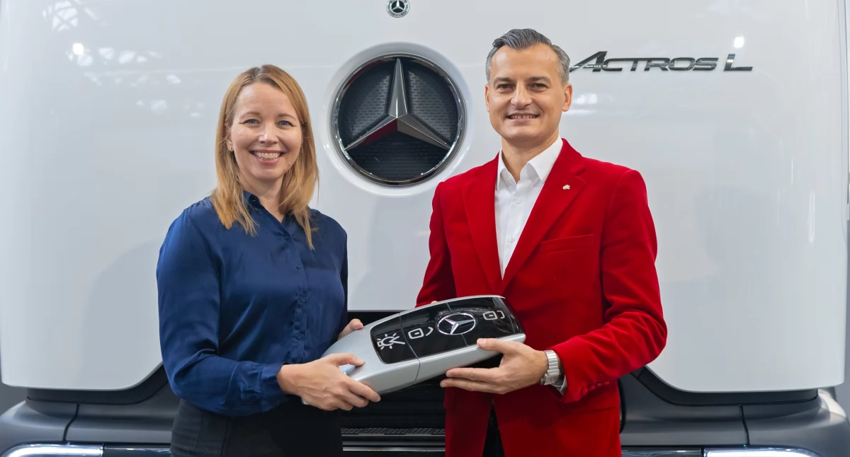Dawid Kujawski odbiera 500. Actrosa w fabryce w Wörth, fot. Daw-Trans