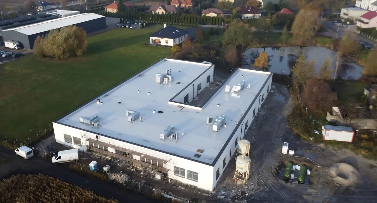 Pod Toruniem rośnie kompleks edukacyjny za prawie 11 mln zł. Powstaje w centrum miejscowości