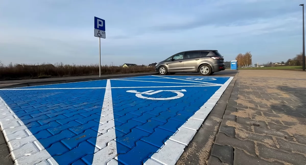 Pod Toruniem powstanie teren rekreacyjny wzdłuż torów. Na razie zbudowano nowy parking